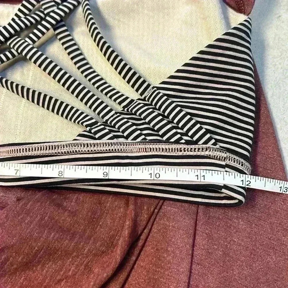 Lululemon Tank Top Built  In Sports Bra Athletic Exercise Gym Walk Run Workout - Picture 7 of 9